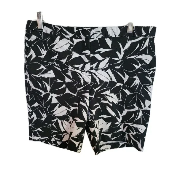 Mario Serrani Italy Women’s Size 12 Bermuda Shorts Black White Pattern Stretchy - Picture 2 of 8